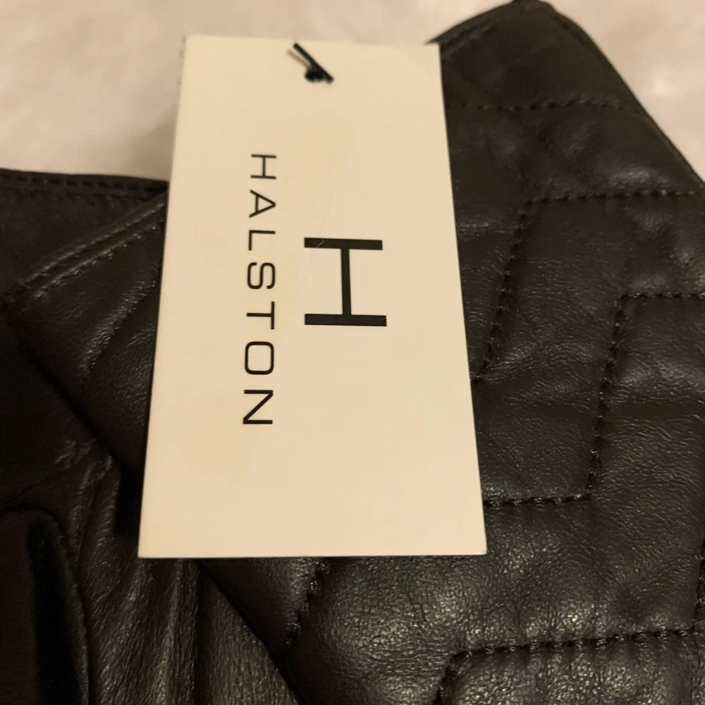 HALSTON STYLE Ladies black Leather gloves in size large NWT